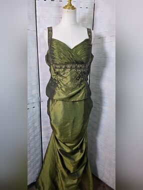 green emerald velvet dress Maggie Sottero Dover Size US 12